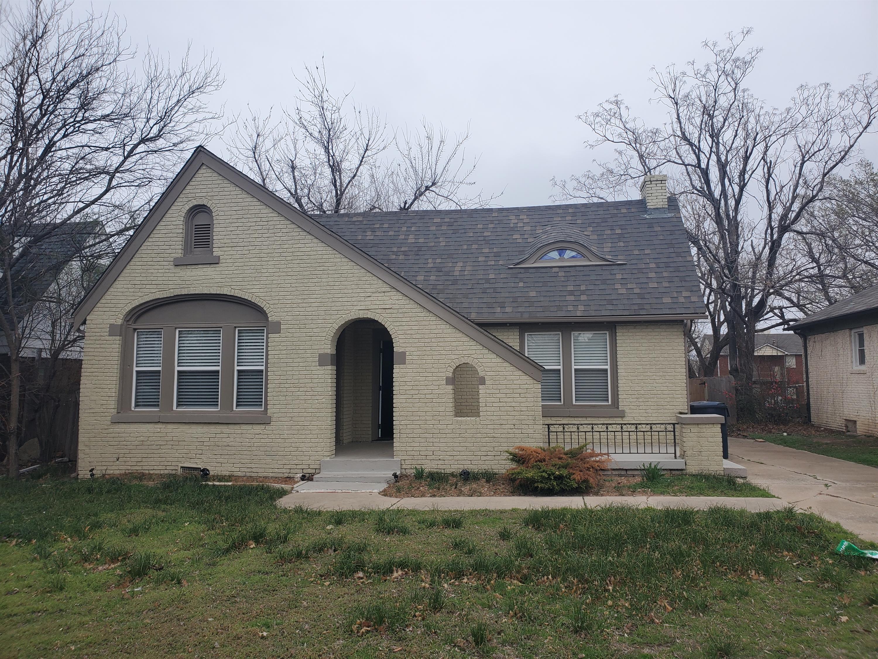 2224 North Indiana Avenue